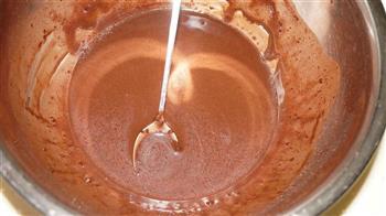 杏仁巧克力海绵蛋糕的做法步骤4