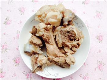 广东靓汤-玉米红萝卜猪骨汤的做法步骤3