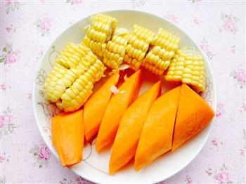 广东靓汤-玉米红萝卜猪骨汤的做法步骤5