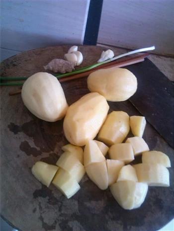腊排骨炖土豆的做法步骤2