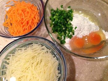 胡萝卜土豆鸡蛋饼的做法步骤1
