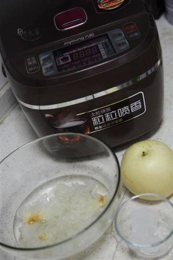 秋季润燥-红枣银耳雪梨汤的做法图解1