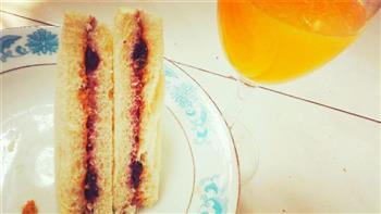 蓝莓花生酱三明治的做法步骤4