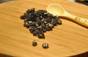 抗氧化，防衰老，黑枸杞蜂蜜茶的做法步骤1