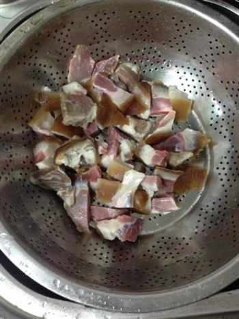 土豆烧腊肉的做法步骤1