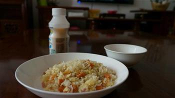 培根火腿虾米蛋炒饭的做法步骤5
