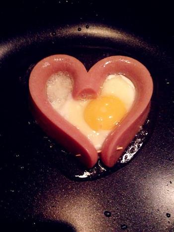 爱心煎蛋的做法步骤3