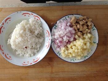 炒米饭超详细的做法步骤1