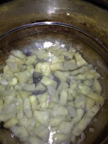 炸土豆条的做法步骤2