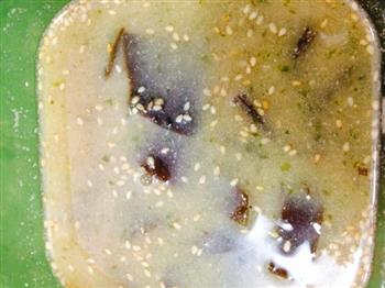 日式海带豆腐菌菇豆芽味增汤的做法步骤1