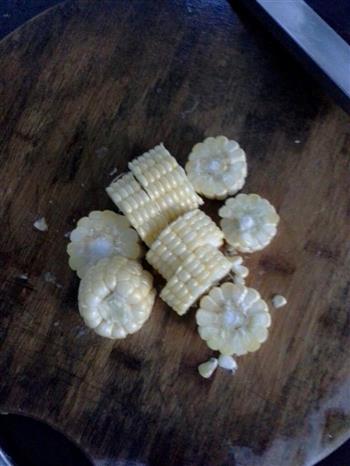 玉米炖排骨汤的做法步骤2