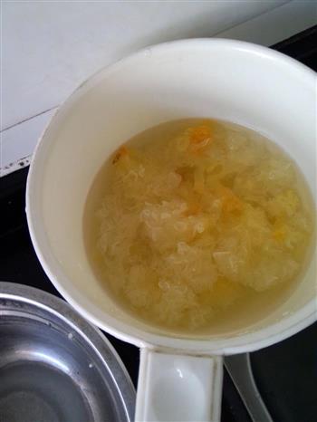 银耳莲子汤的做法图解1