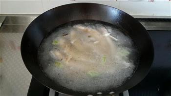 楞蹦鱼熬白菜的做法步骤4
