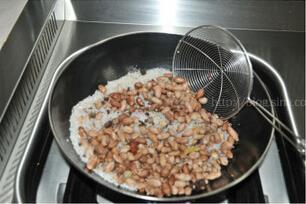 五香花生米的做法步骤5
