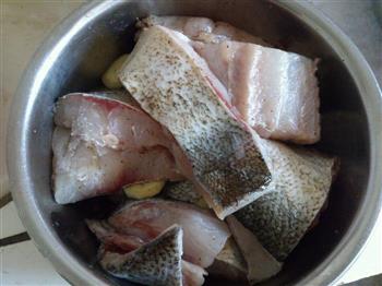 清水煮鱼的做法步骤2