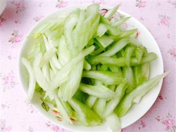 清心润肺-芹菜炒肉丝的做法步骤3