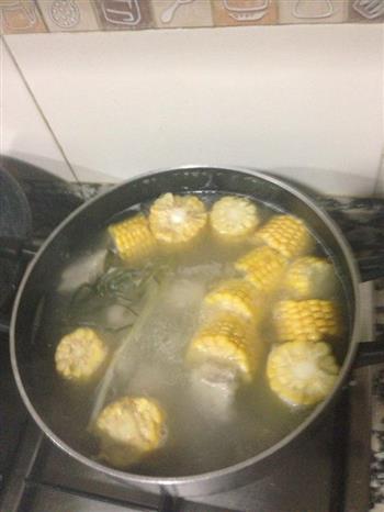 玉米排骨汤的做法步骤8