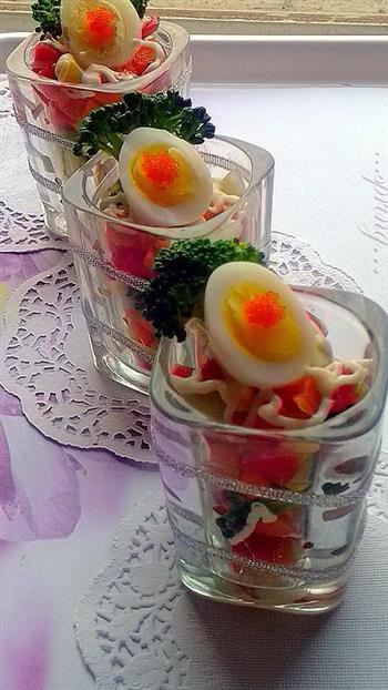 鱼子酱溏心鹌鹑蛋配蔬果沙拉的做法步骤10