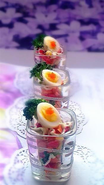 鱼子酱溏心鹌鹑蛋配蔬果沙拉的做法步骤11