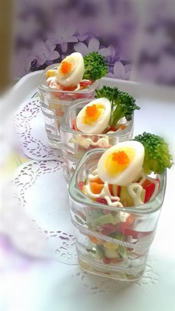 鱼子酱溏心鹌鹑蛋配蔬果沙拉的做法步骤12