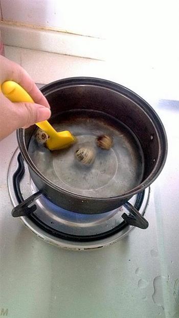 鱼子酱溏心鹌鹑蛋配蔬果沙拉的做法步骤4