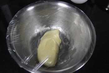 蛋黄莲蓉月饼的做法步骤5