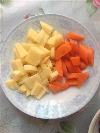 土豆胡萝卜牛腩饭的做法步骤1