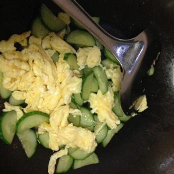 小清新-黄瓜炒鸡蛋的做法步骤5