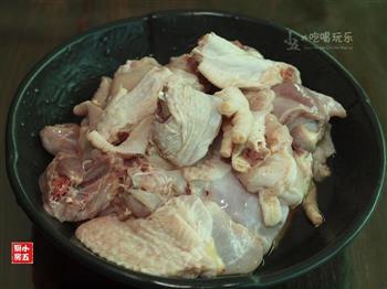香菇焖鸡-将食材的美味发挥得淋漓尽致的做法步骤1