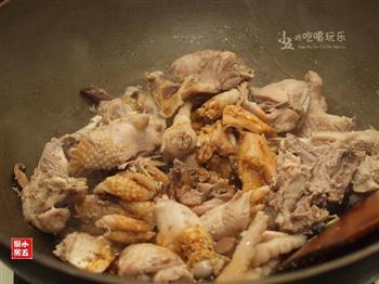 香菇焖鸡-将食材的美味发挥得淋漓尽致的做法步骤11