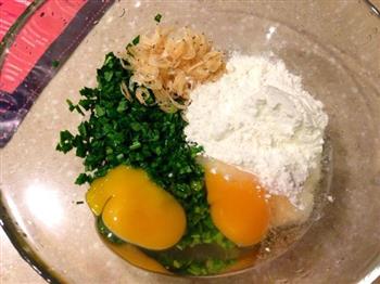 韭菜虾皮鸡蛋饼的做法步骤1