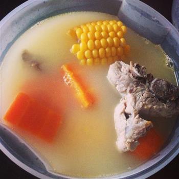 家常玉米胡萝卜排骨汤的做法步骤5