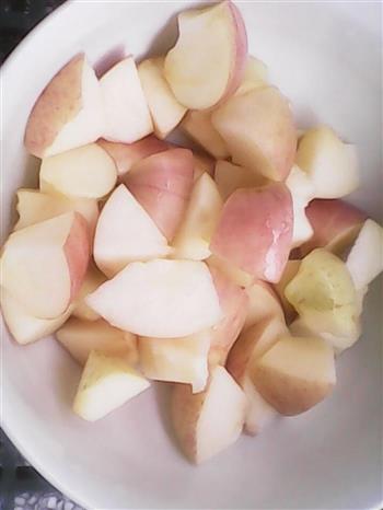 补血养颜佳品-红糖蜜枣苹果汤的做法步骤1