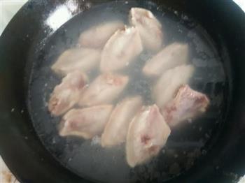 土豆烧鸡翅中的做法步骤2