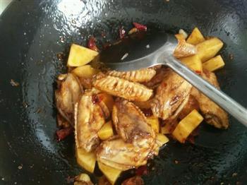 土豆烧鸡翅中的做法步骤6