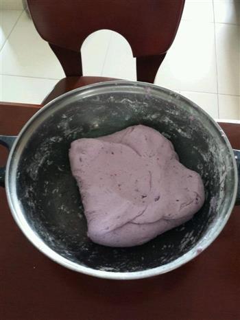 奶香芝麻紫薯饼的做法步骤1