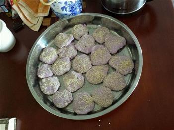 奶香芝麻紫薯饼的做法图解2