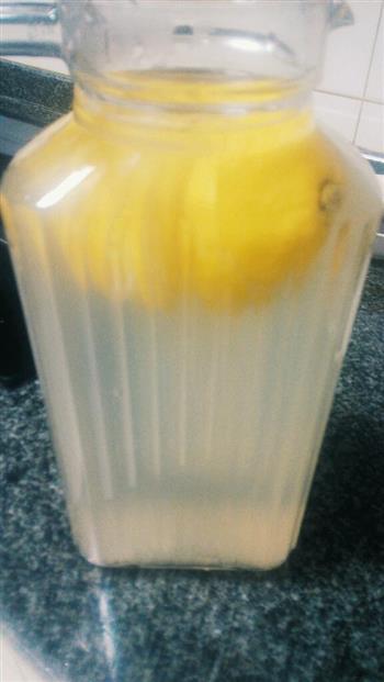 蜂蜜柠檬水 夏日解暑冷饮的做法步骤5
