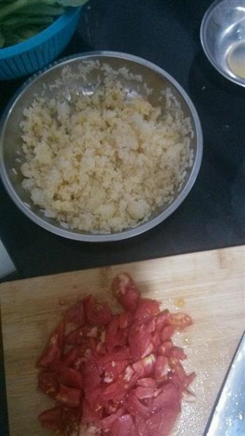 青菜西红柿蛋炒饭的做法图解2