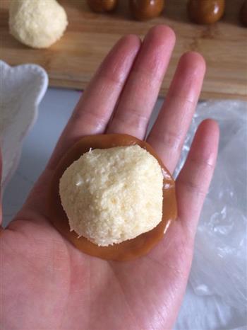 广式蛋黄莲蓉月饼的做法步骤17
