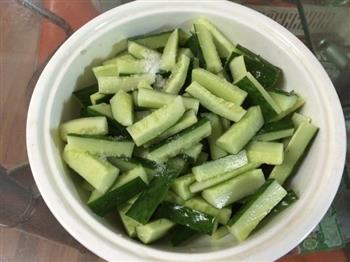 开胃小菜—酱黄瓜的做法步骤1
