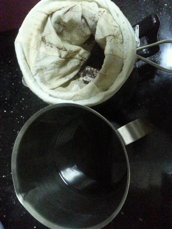正宗港式奶茶，煮茶撞茶撞奶的做法步骤2