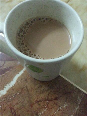 正宗港式奶茶，煮茶撞茶撞奶的做法步骤5