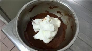 彩糖巧克力戚风蛋糕卷的做法步骤11