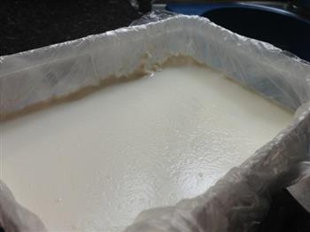 85度c椰丝牛奶小方块的做法步骤5