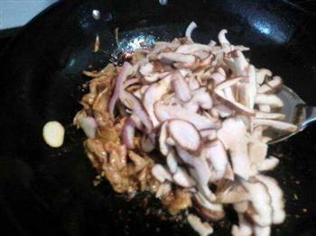 香菇炒肉的做法步骤6