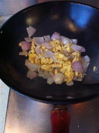 洋葱虾仁炒鸡蛋的做法步骤7