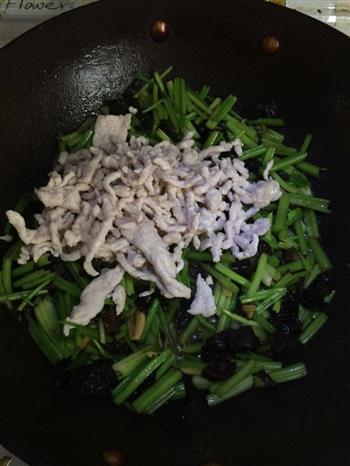 芹菜炒肉的做法步骤10
