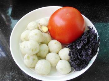 紫菜番茄鱼丸汤的做法步骤1