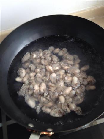 美味营养的葱姜蒜拌牡蛎的做法步骤3